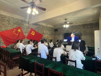 文化藝術(shù)學院黨總支組織開展"追尋紅色足跡 賡續(xù)革命薪火"主題黨日活動